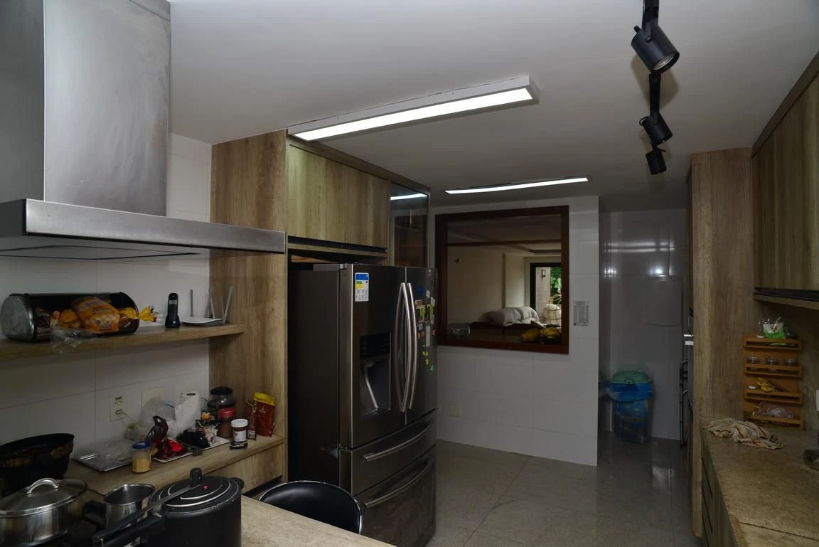 Furnished apartment, 300 m², with a glass-enclosed balcony — photo 21