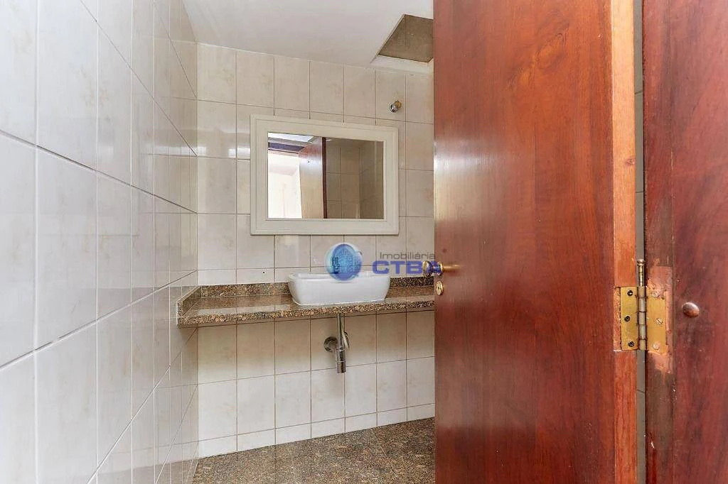 House, 164 m², with wood or laminate floors — photo 13