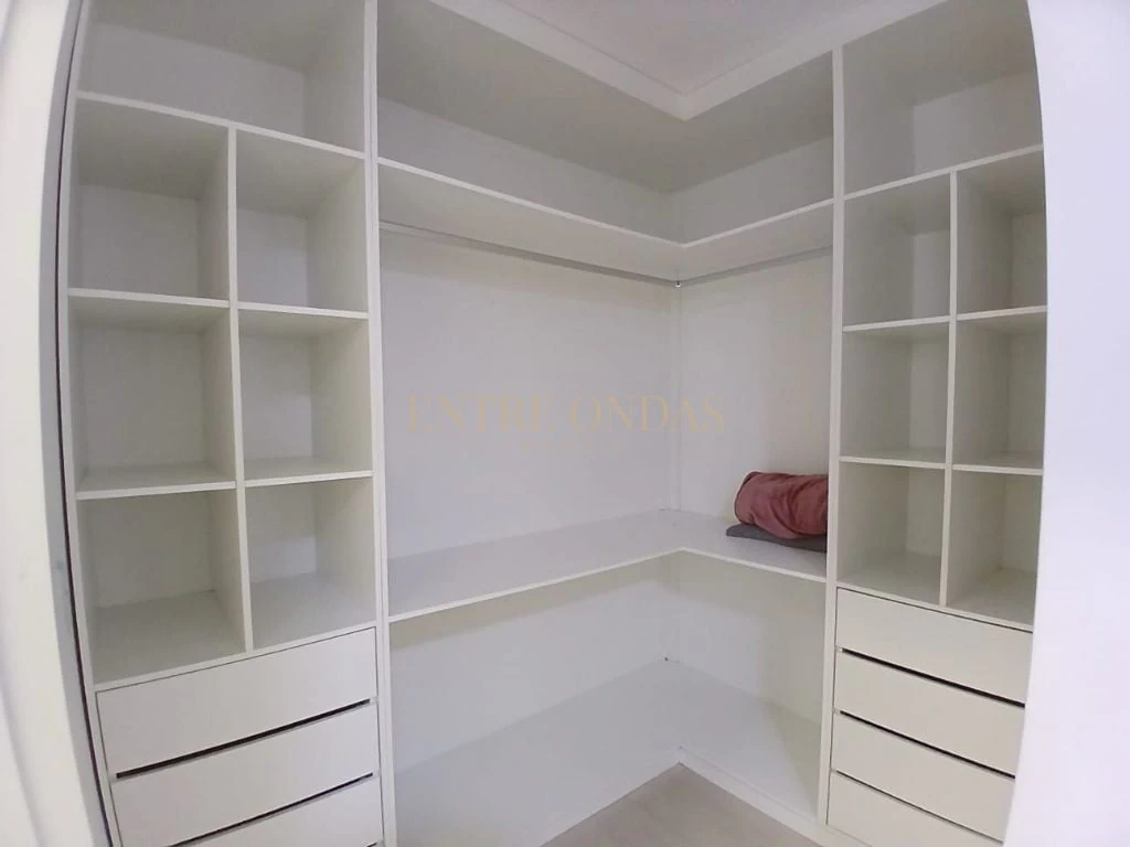 92 m² apartment with a home office and a walk-in closet — photo 7