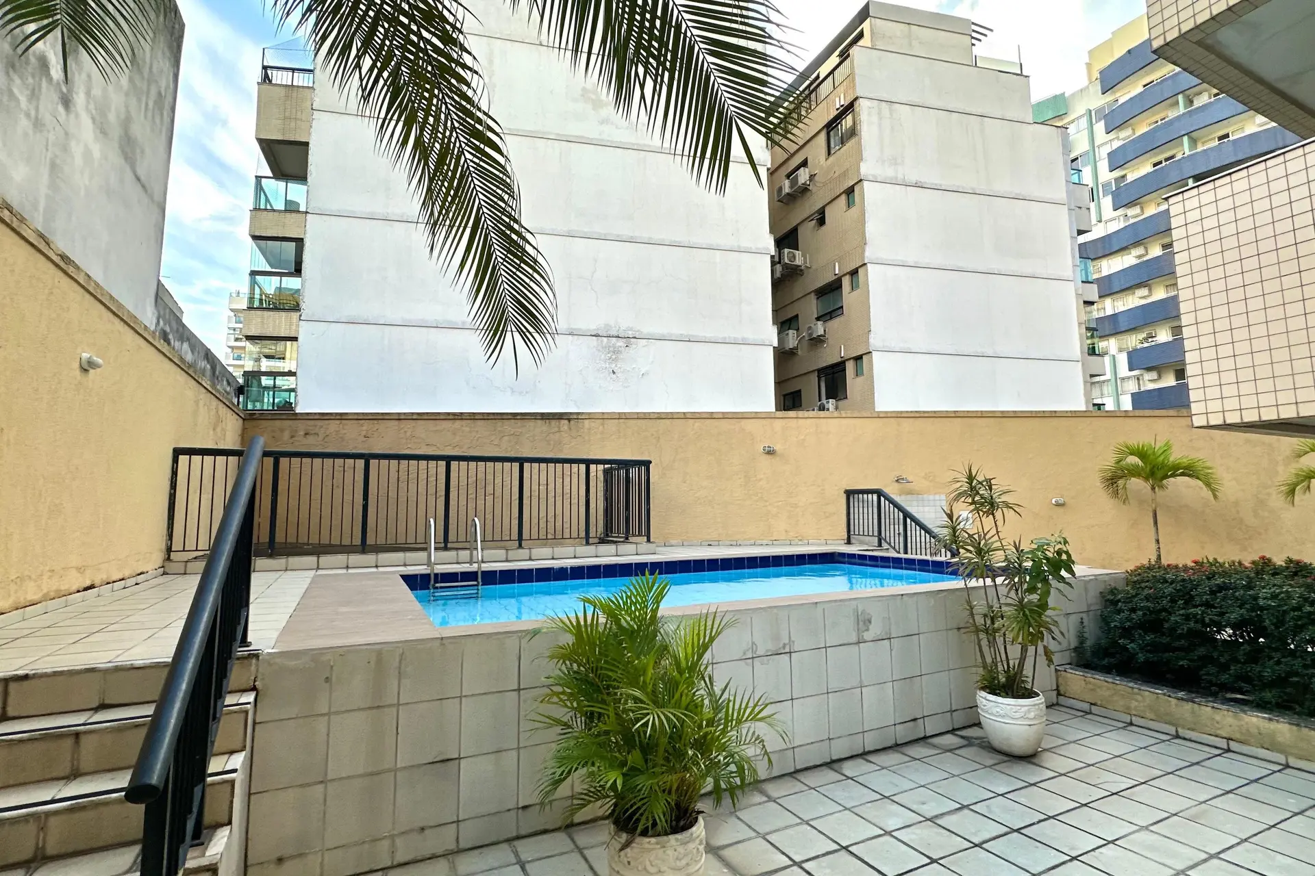 Furnished 1-bedroom apartment with a glazed balcony — photo 6