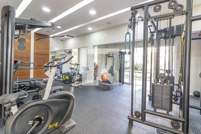 2-bedroom apartment in a building with a gym — photo 15