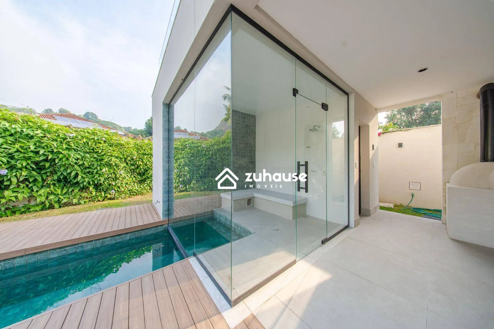 House with 5 bedrooms and an open-plan kitchen — photo 6