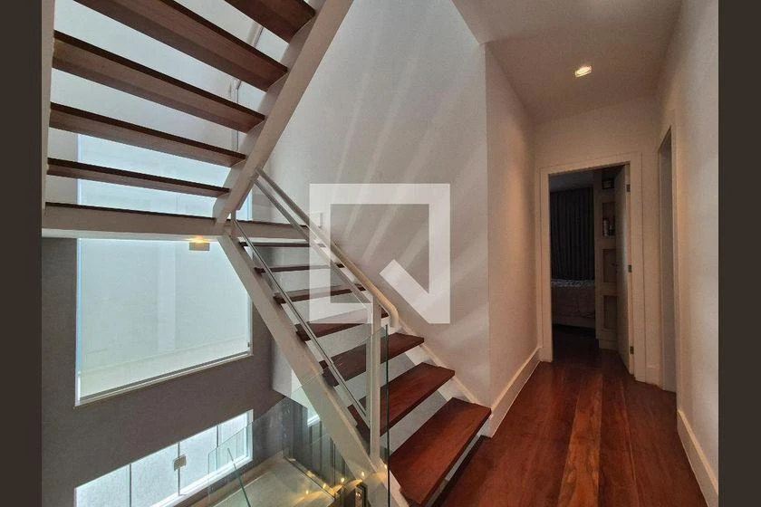 Home office in a 4-bedroom house, 373 m² — photo 44