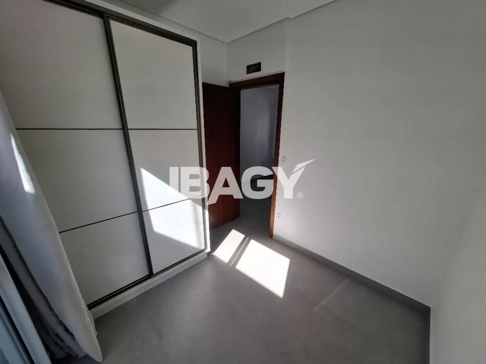 1-bedroom apartment with compact gas kitchenette — photo 8