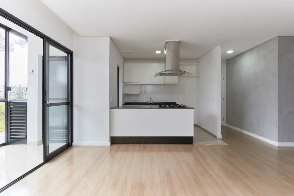 Furnished 2-bedroom apartment with an open-plan kitchen — photo 19