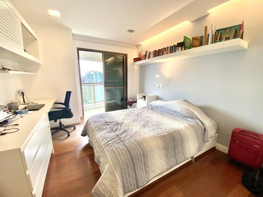 Furnished penthouse with balcony and open-plan kitchen — photo 10