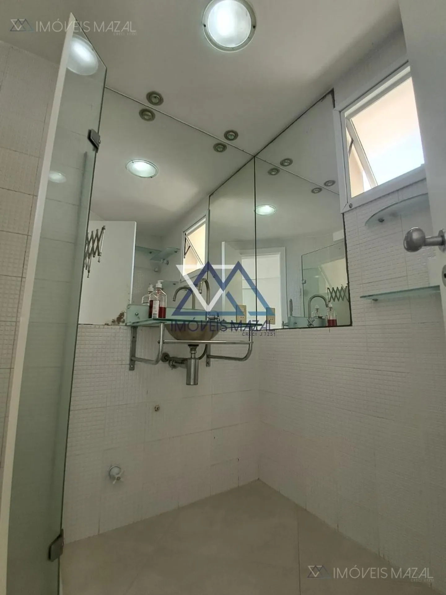 Rental apartment with 3 bedrooms and 4 bathrooms — photo 15
