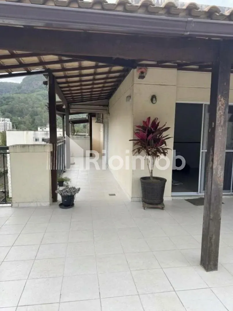 4-bedroom apartment with a mountain view in Rio de Janeiro — photo 13