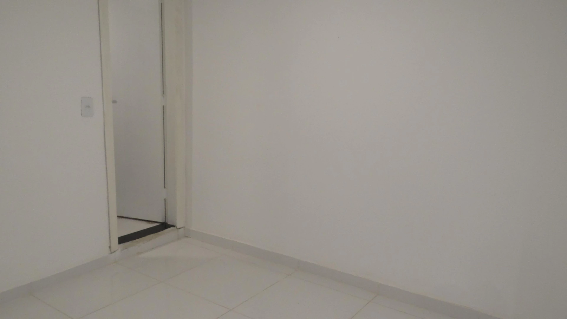 Casa de 384 m² com janelas do piso ao teto e varanda gourmet — photo 141