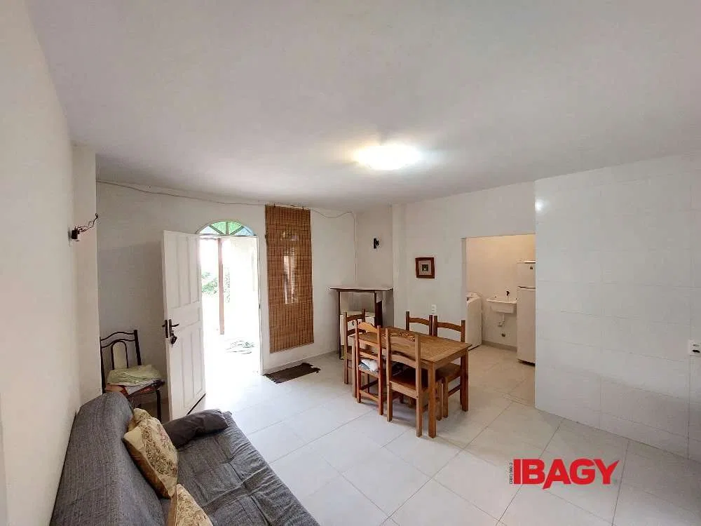 3-bedroom house with a washing machine in Florianópolis