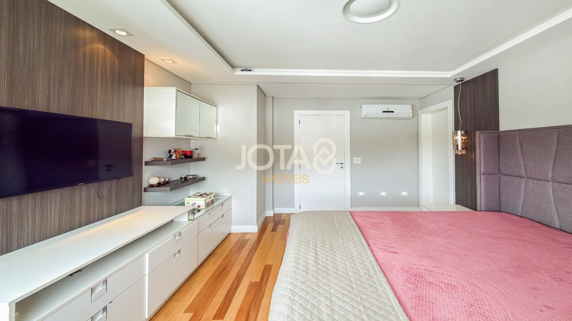 House with 3 en-suite bedrooms and private BBQ — photo 30