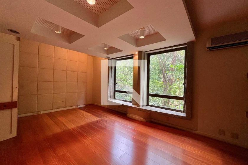 3-bedroom apartment with a water view in Rio de Janeiro — photo 9