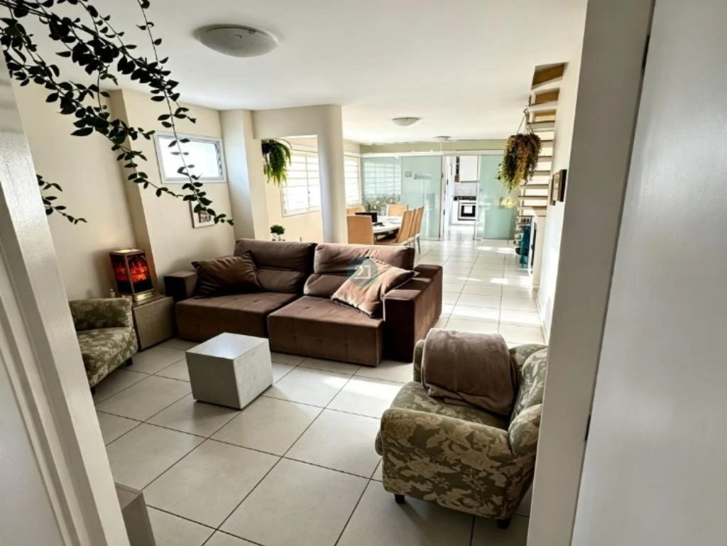 Furnished duplex apartment with 3 en-suite bedrooms