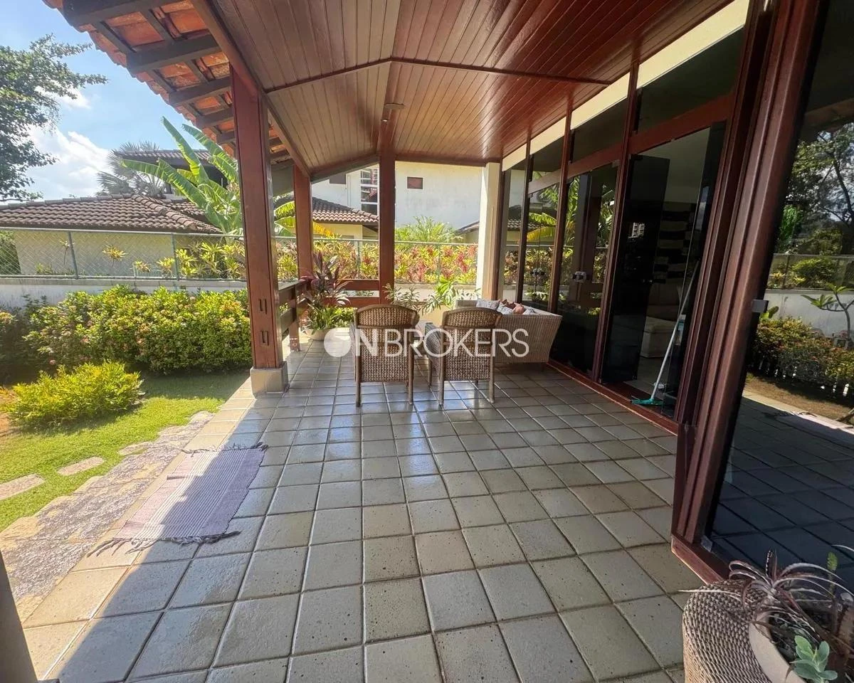 Furnished house with 1000 m², 5 en-suites and 7 parking spots — photo 8