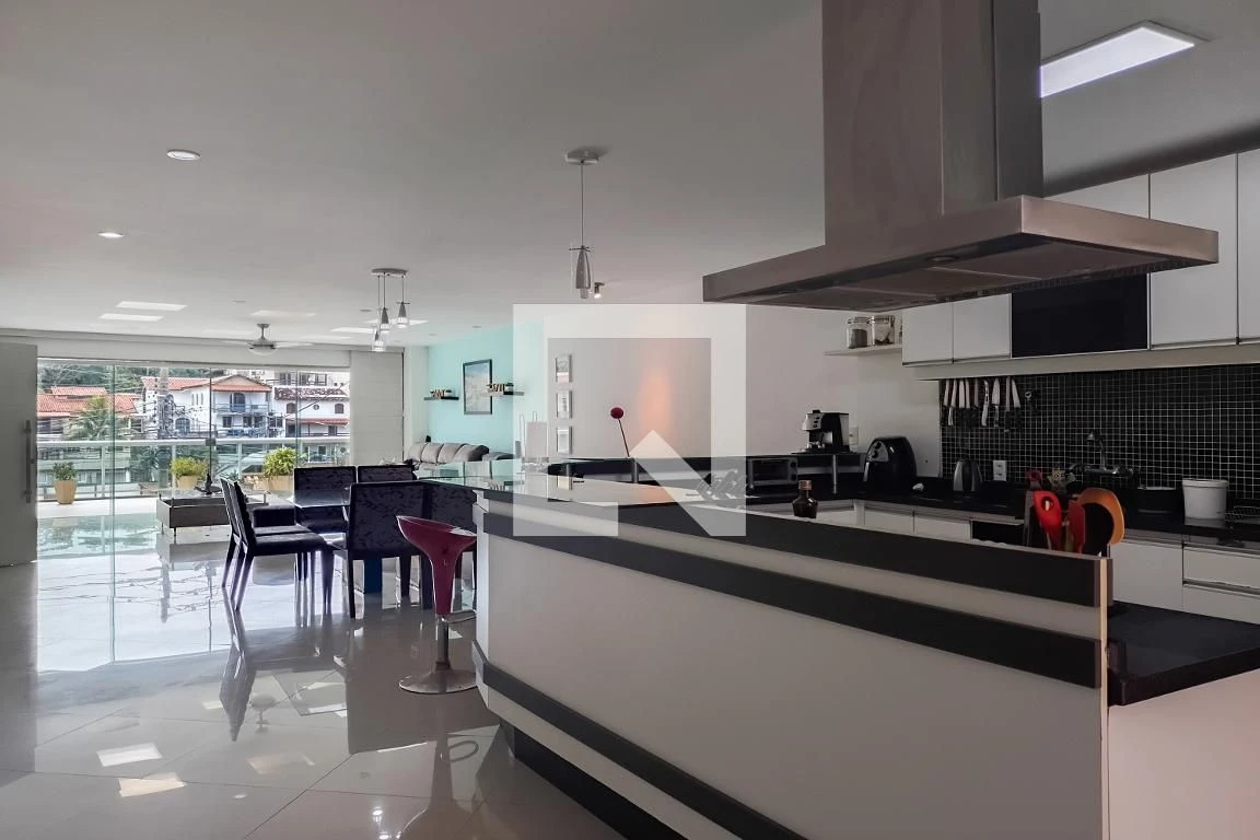 460 m² house with a water view and a private pool — photo 2