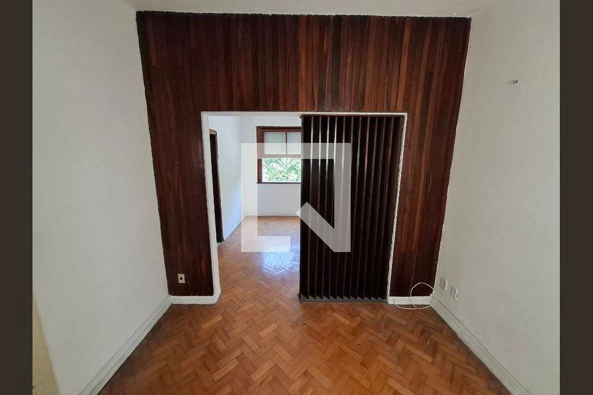 Wood or laminate floors in a one-bedroom apartment, 30 m² — photo 2