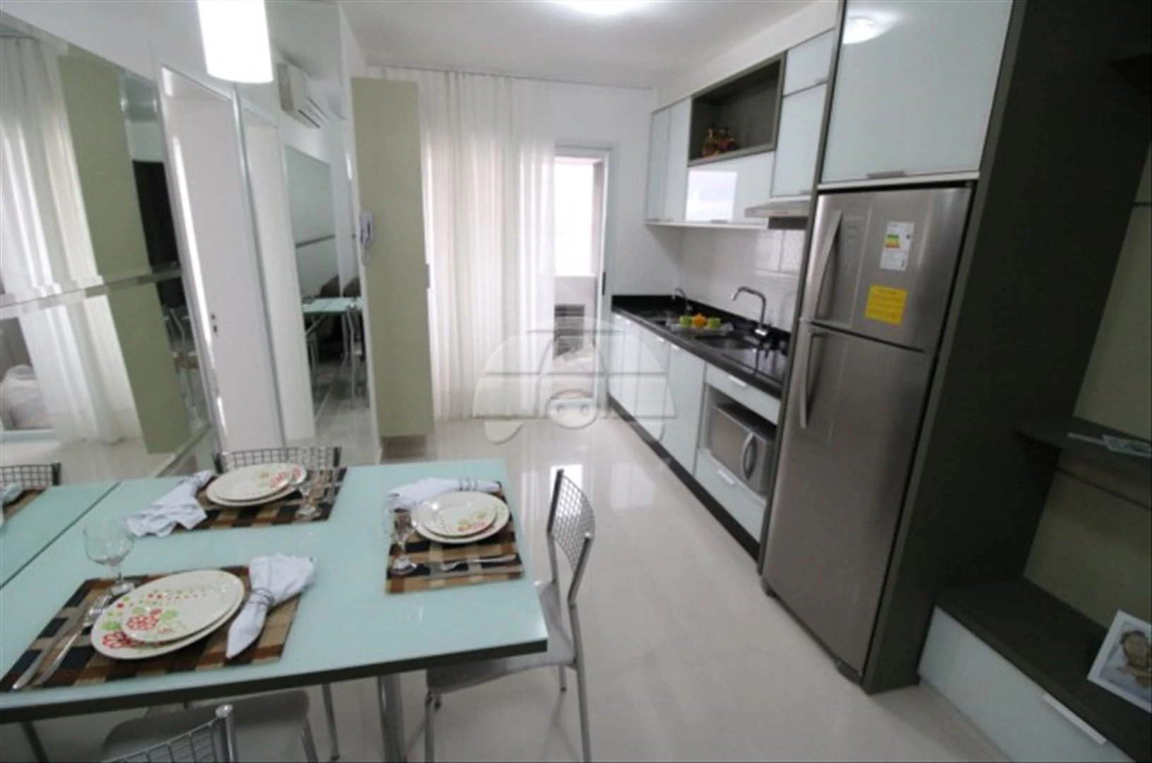 Apartamento mobiliado, 50 m², com janelas do piso ao teto — photo 2