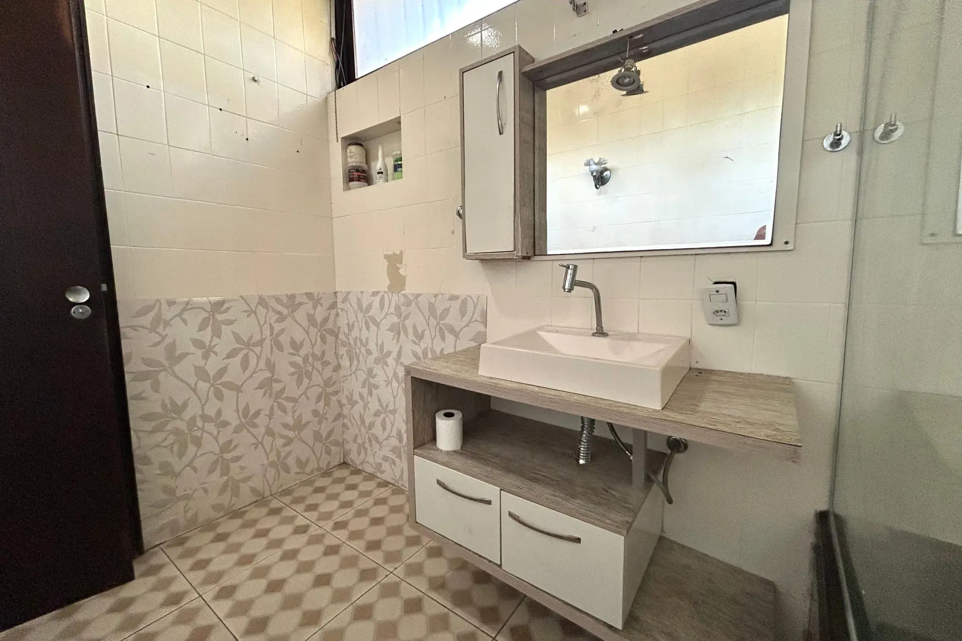300 m² house with a jacuzzi and a bathtub — photo 46