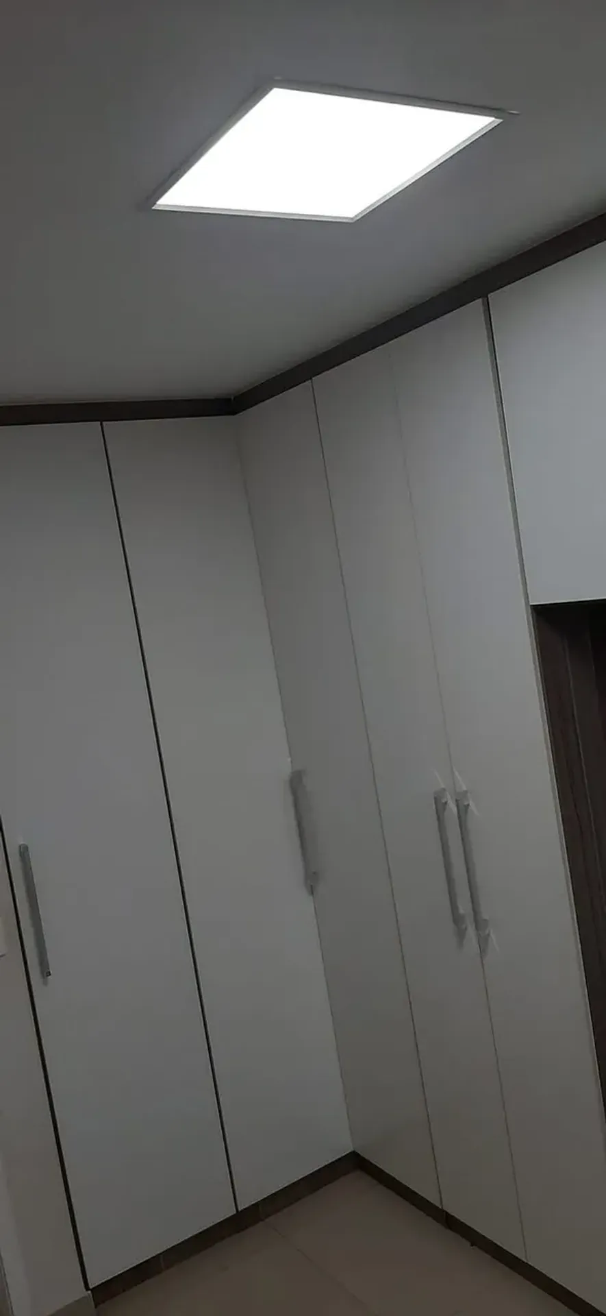 3-bedroom apartment in a building with a pool — photo 10