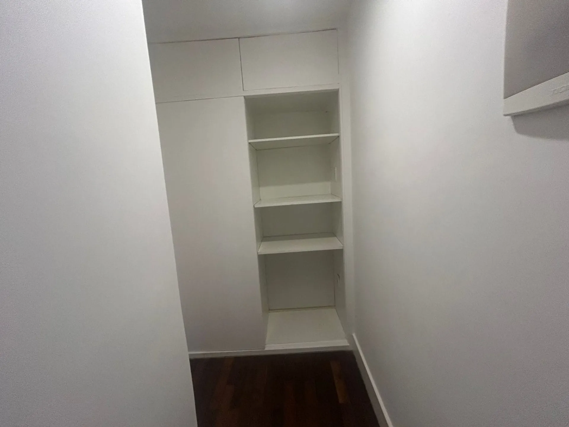 Apartment with 4 bedrooms and an enclosed balcony — photo 43