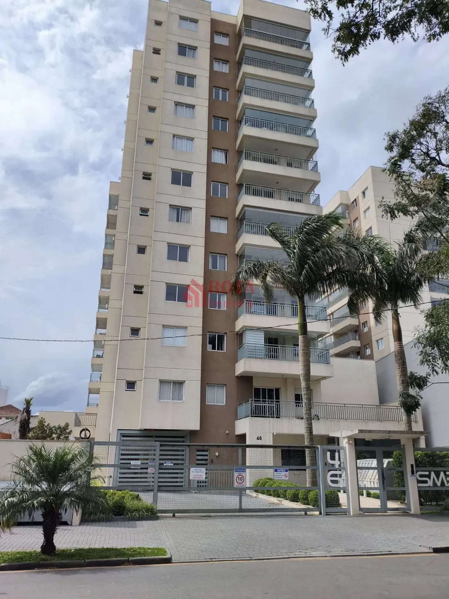 2-bedroom apartment with a glass-enclosed balcony — photo 10