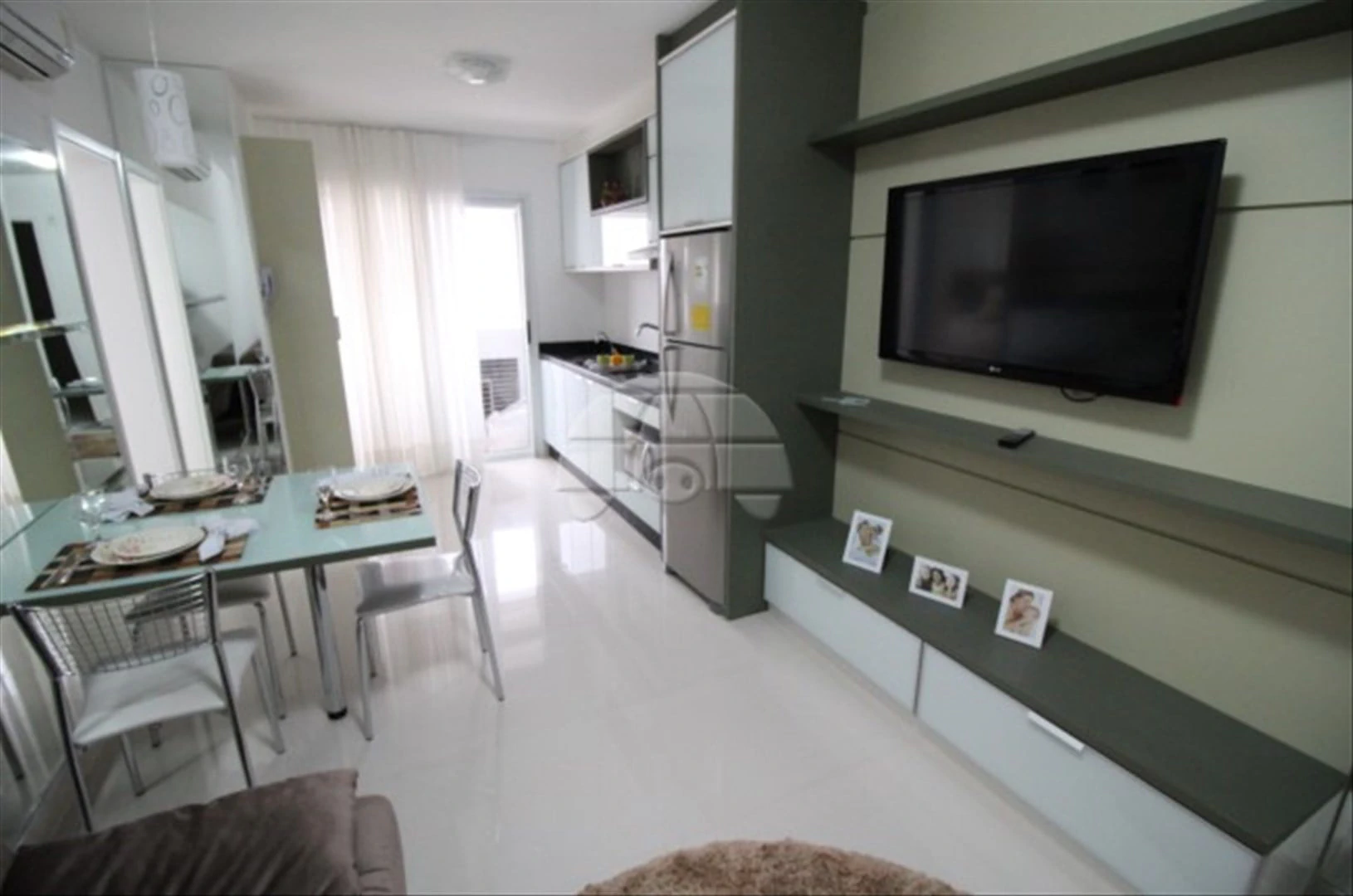 Apartamento mobiliado, 50 m², com janelas do piso ao teto — photo 4