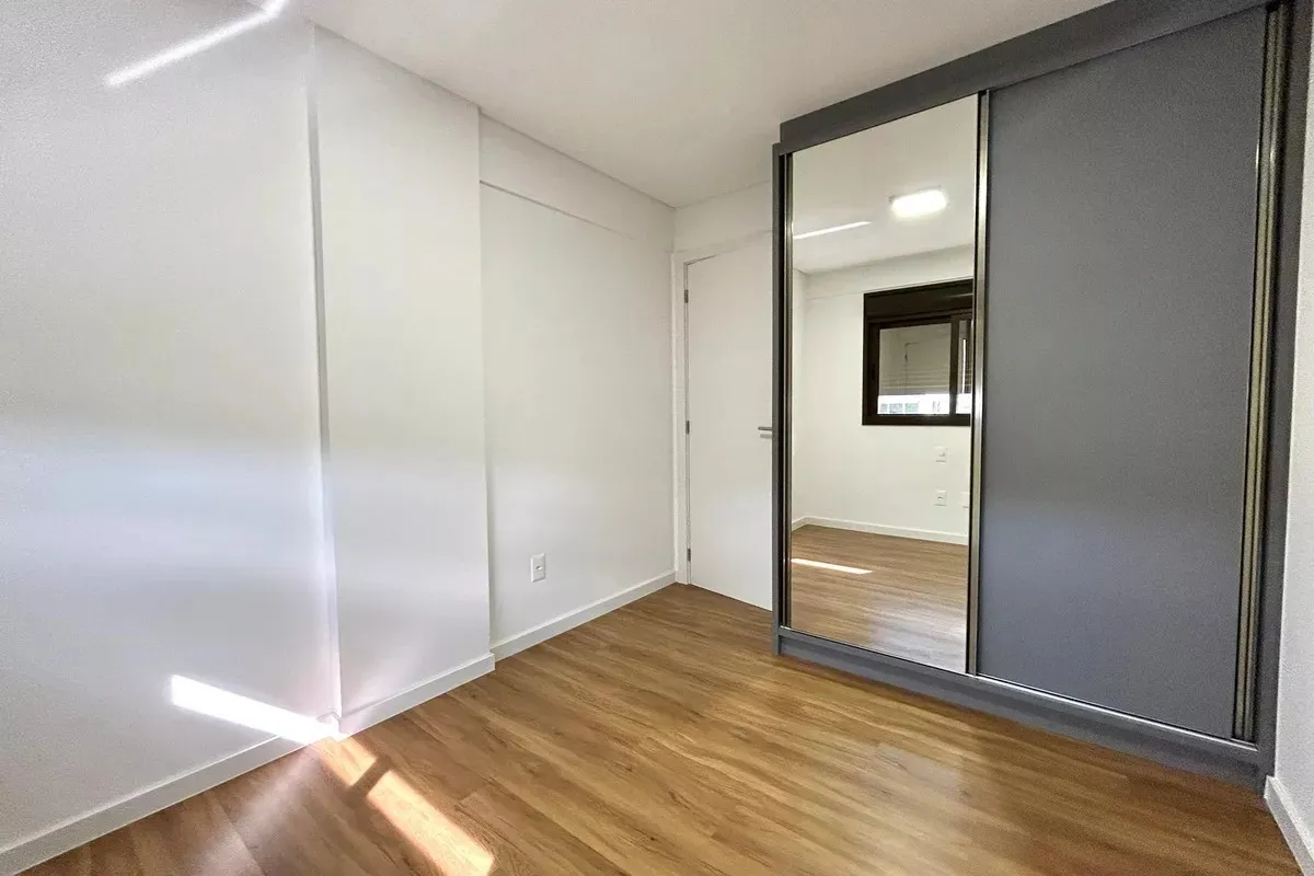 2-bedroom apartment with integrated kitchen and balcony — photo 7