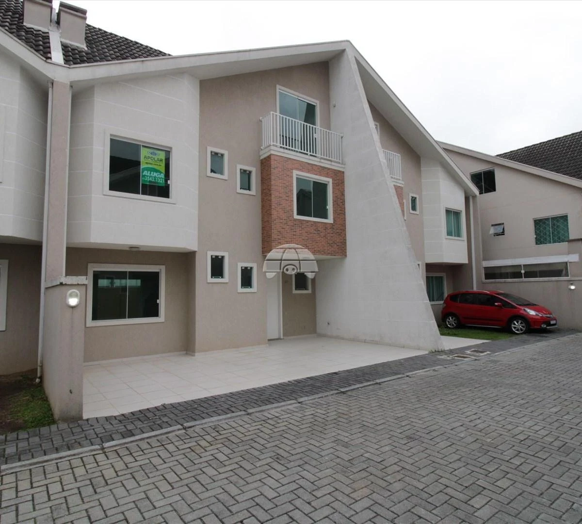 3-bedroom house with a bathtub in Curitiba — photo 19