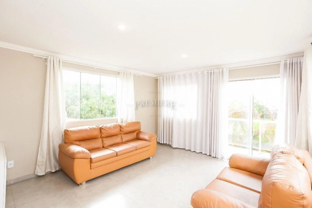 4-bedroom house with a walk-in closet in Curitiba — photo 19