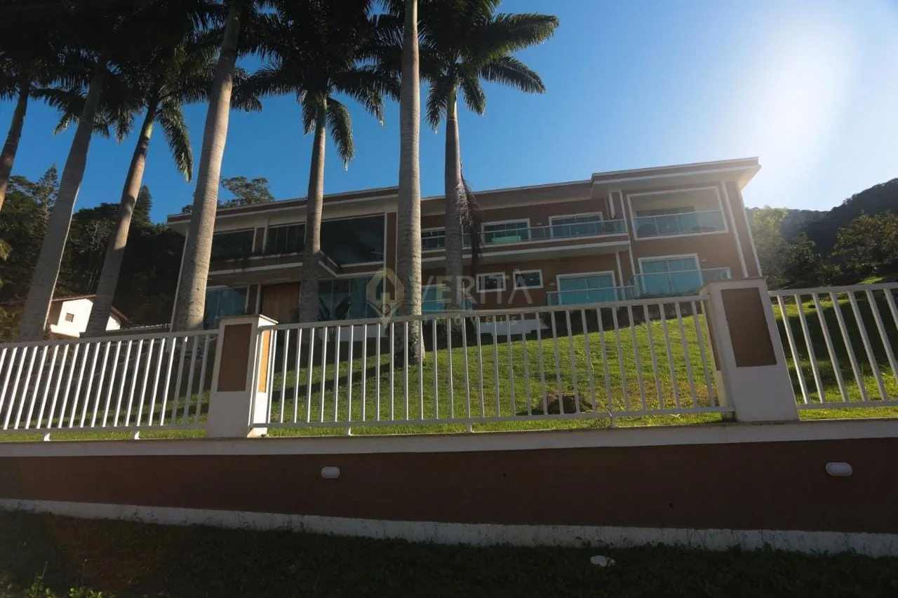 Furnished house with 5 bedrooms and 5 bathrooms, 3200 m² — photo 4