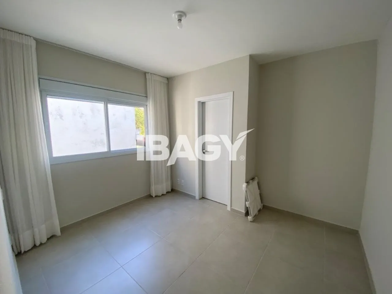 2-bedroom apartment in a building with a pool — photo 7