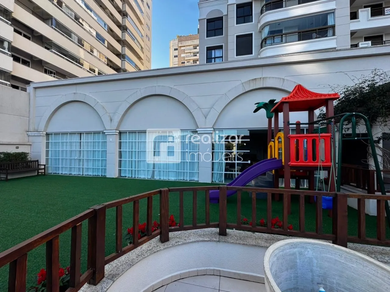 Furnished home with 3 bedrooms, 1 en-suite and 2 parking spaces — photo 36