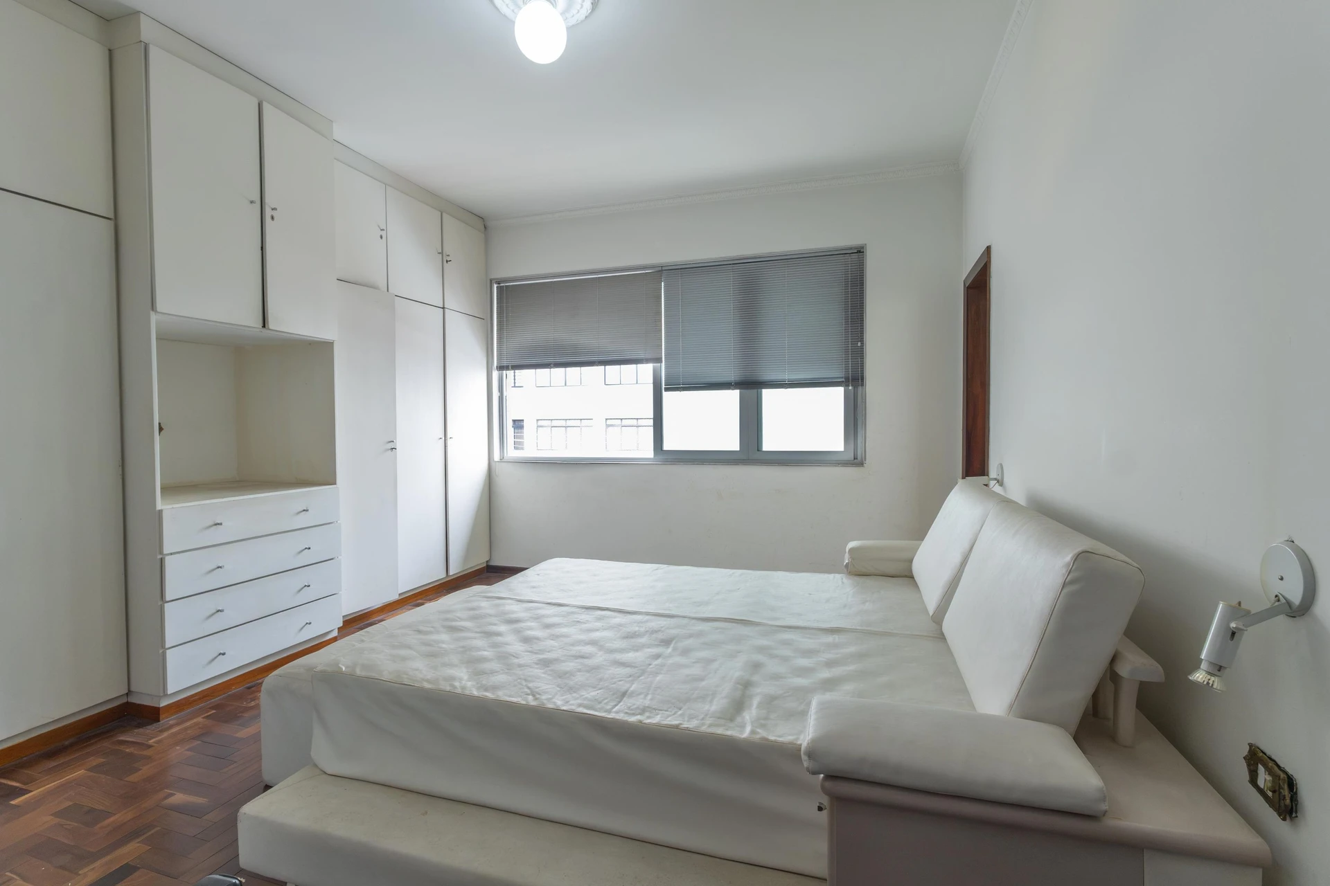 Furnished apartment with 3 bedrooms and 1 en-suite — photo 18