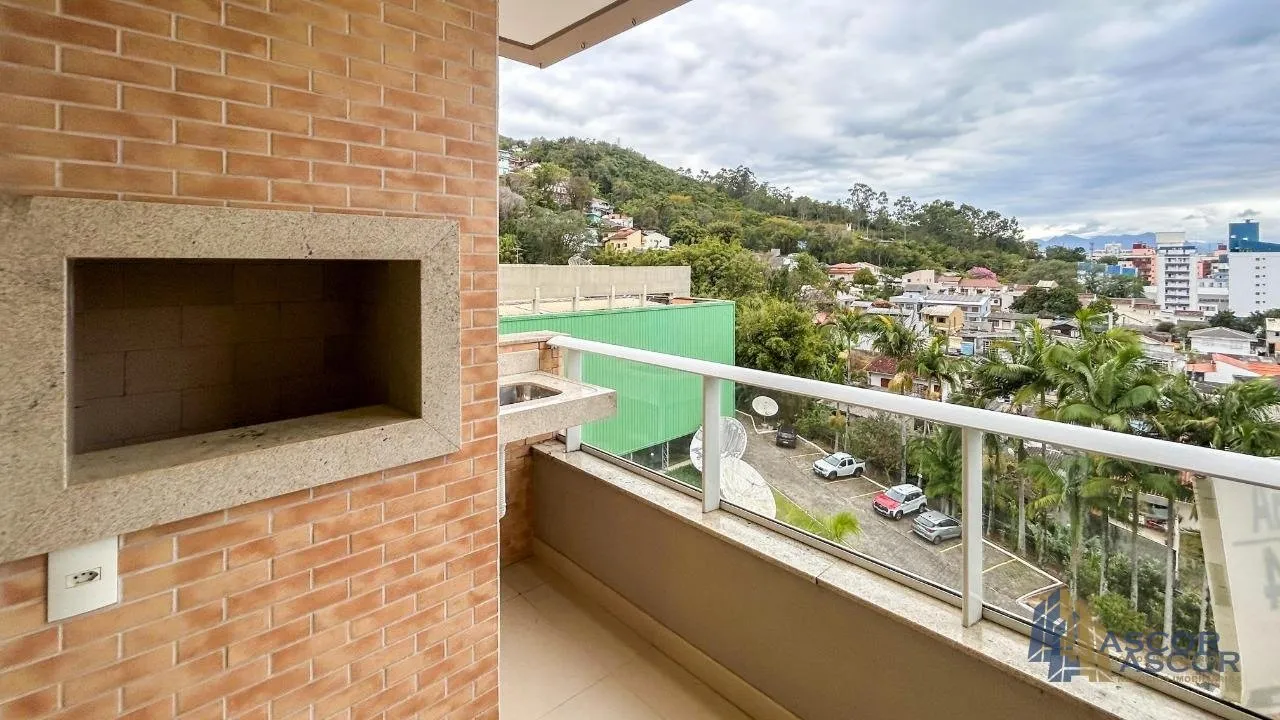Balcony with a grill in a 2-bedroom apartment, 96 m² — photo 5