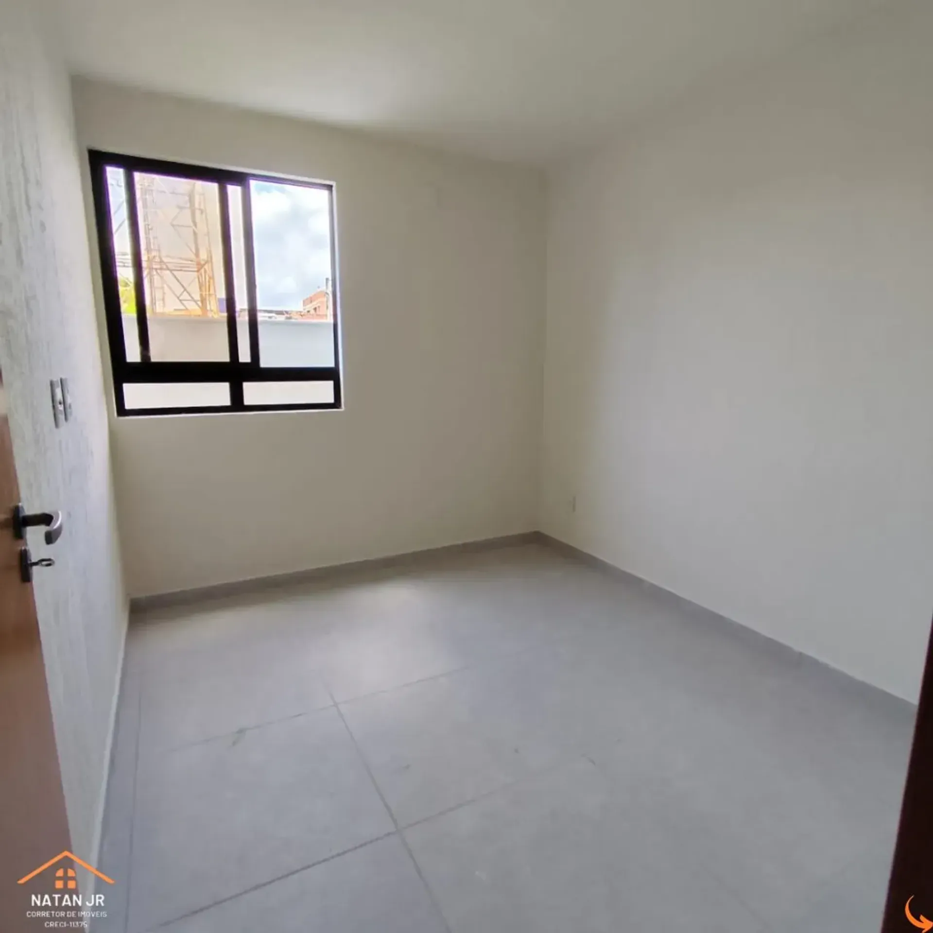 2-bedroom apartment in a building with a gym — photo 8