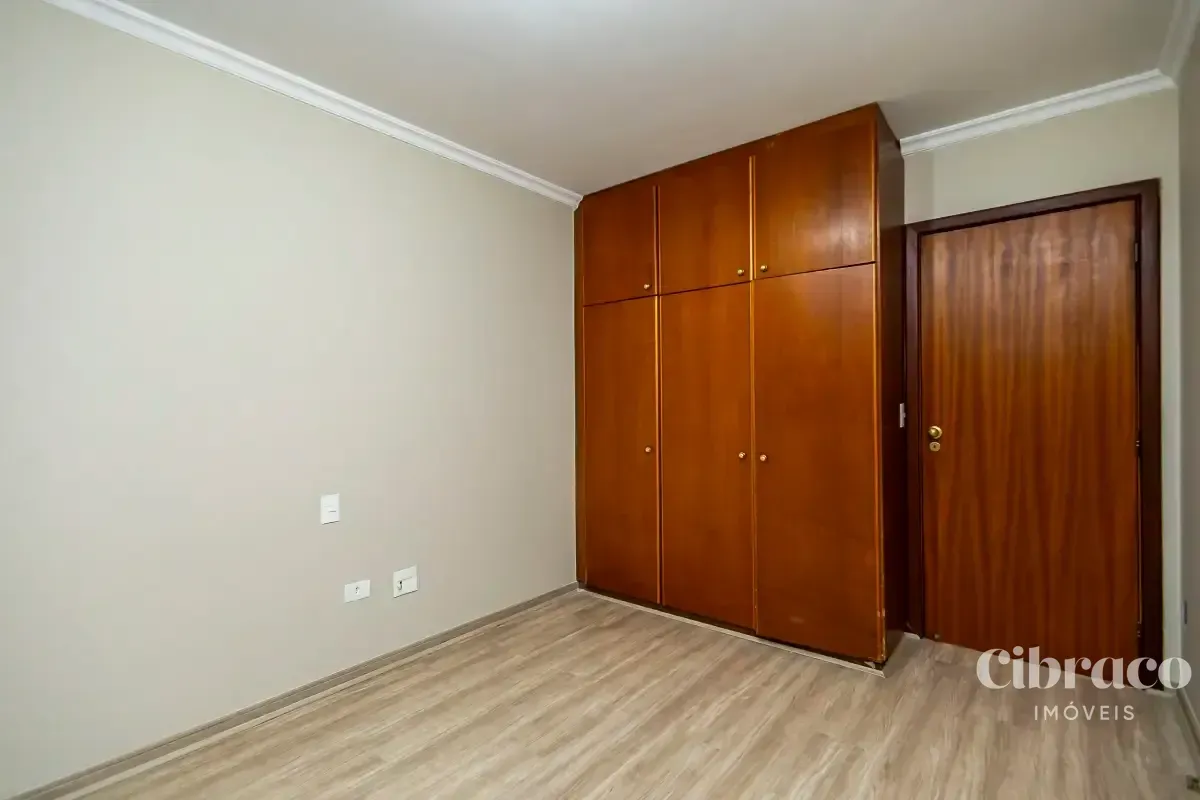 250 m² apartment with 3 bedrooms and a balcony — photo 30