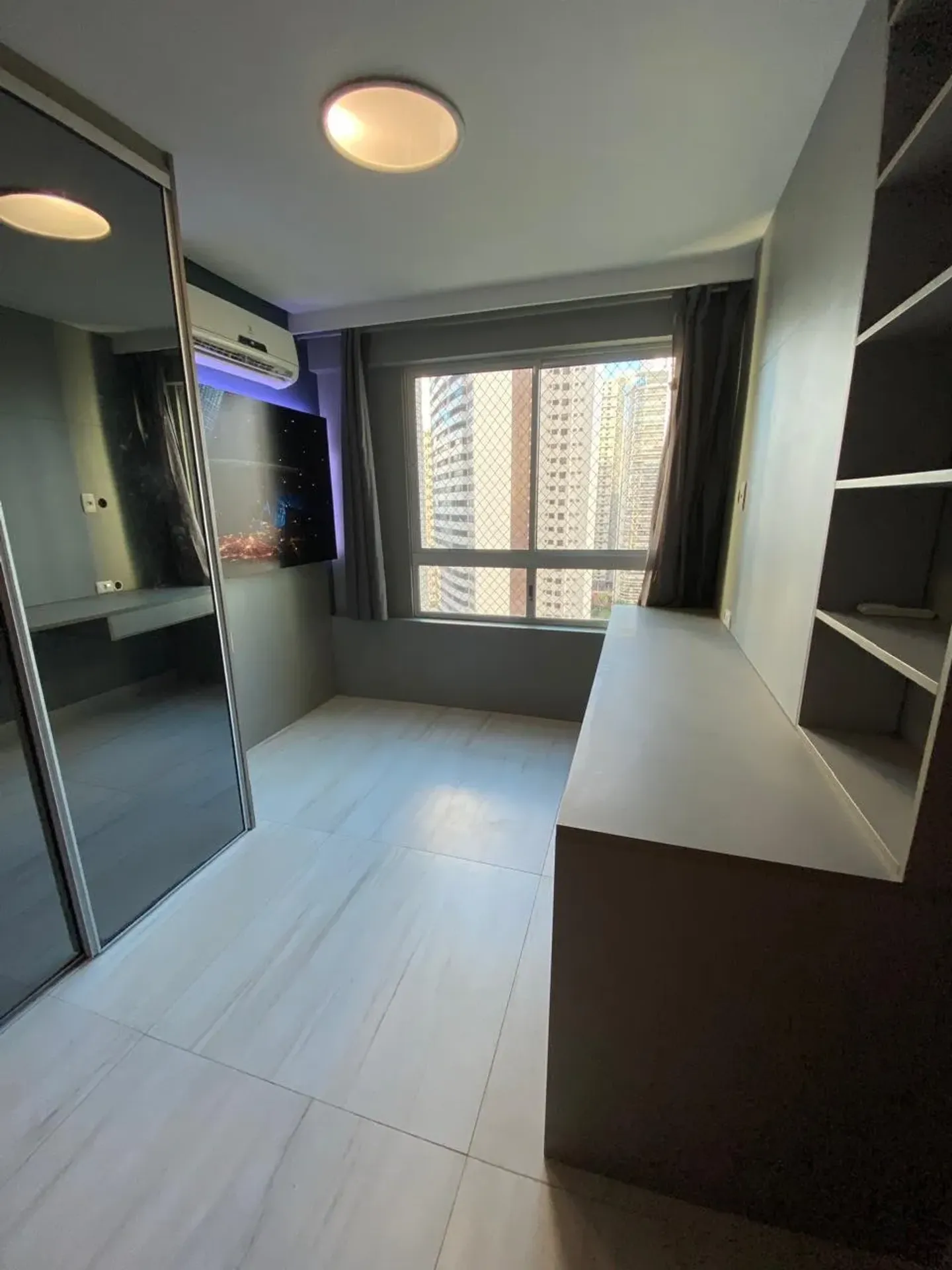 Glass-enclosed balcony in a 3-bedroom apartment, 125 m² — photo 7