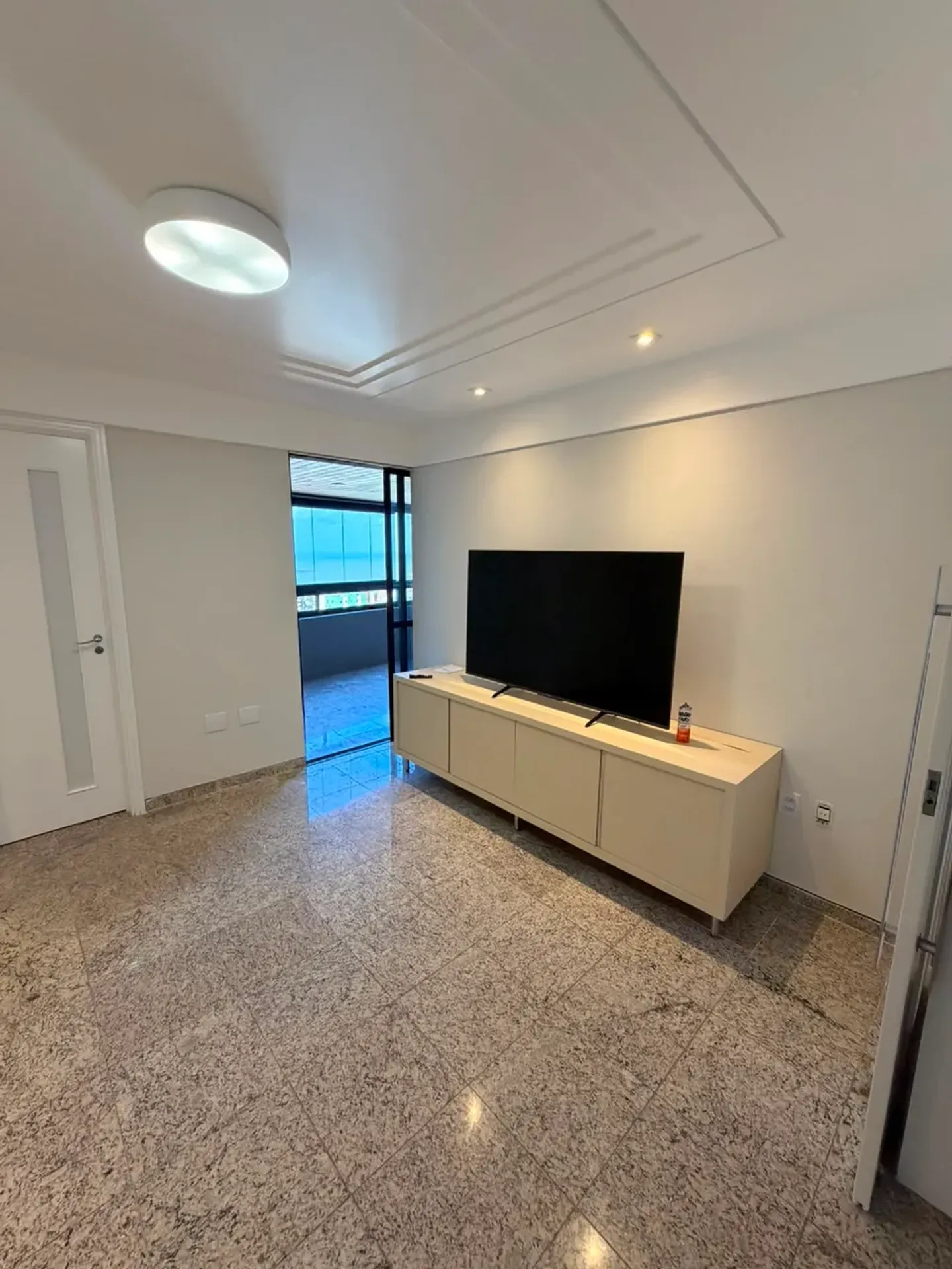 3-bedroom apartment with a water view — photo 5