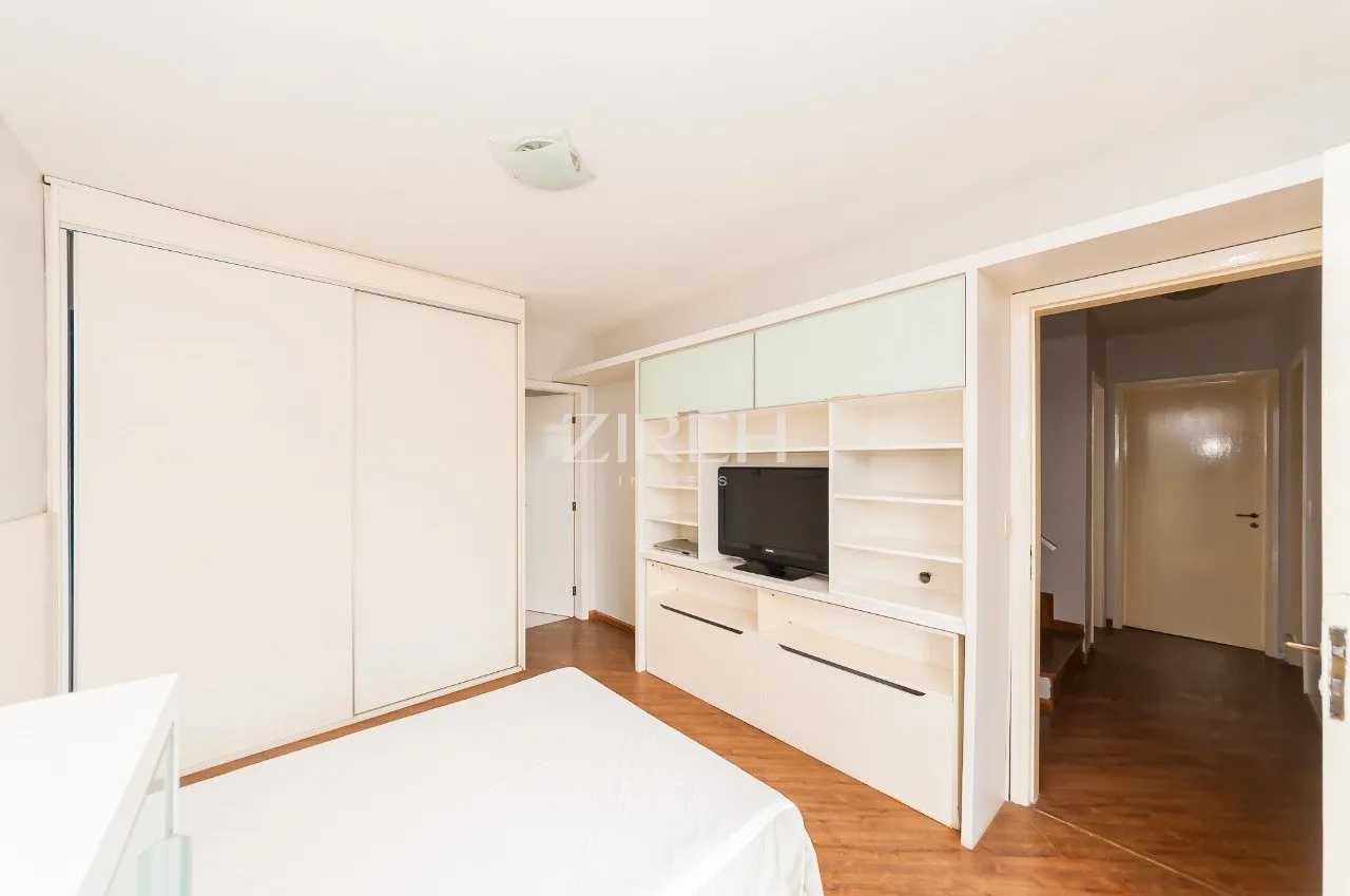 4-bedroom house with 4 parking spaces and open-plan kitchen — photo 24