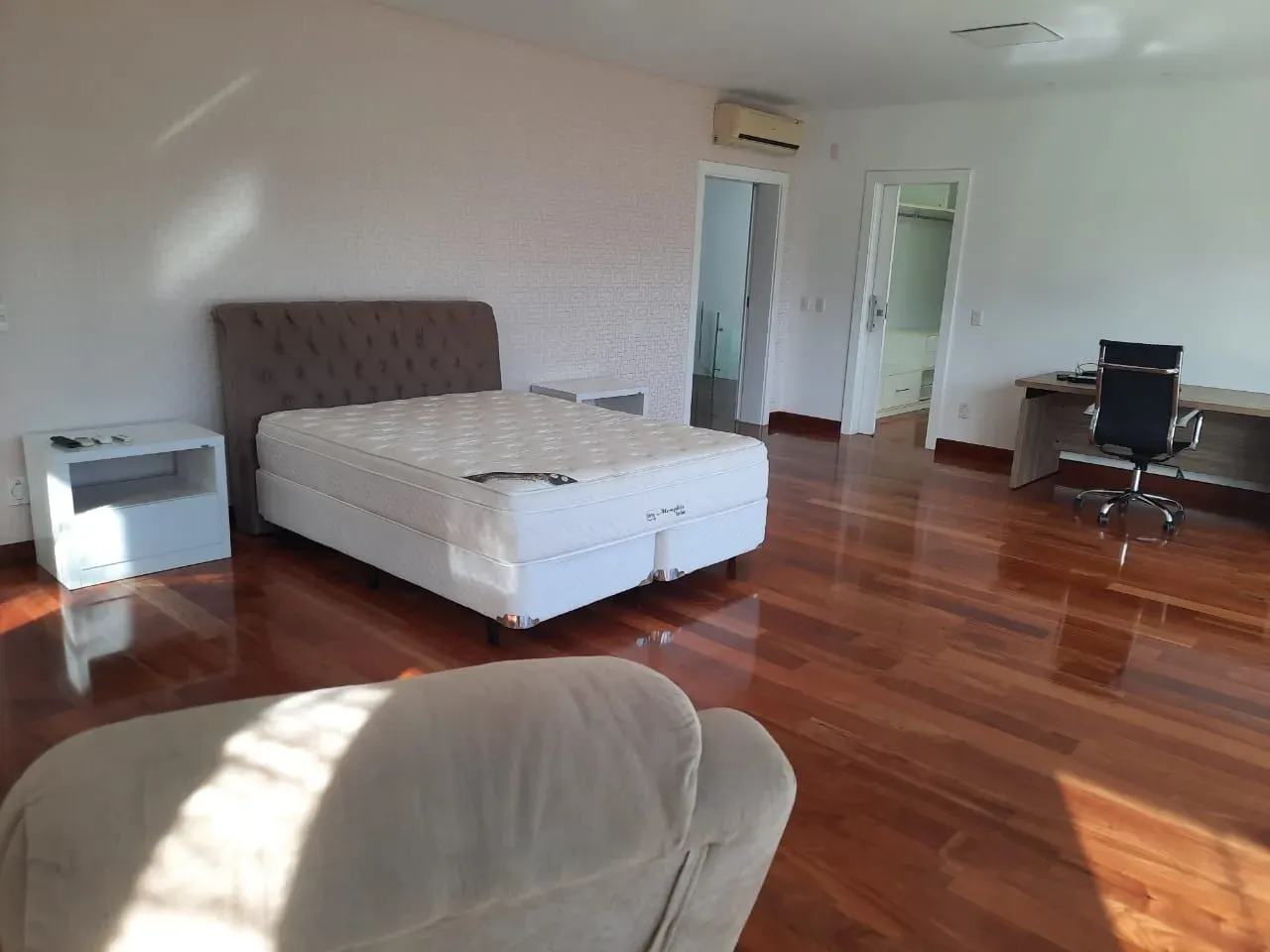 House with 7 bedrooms and an open-plan kitchen — photo 17