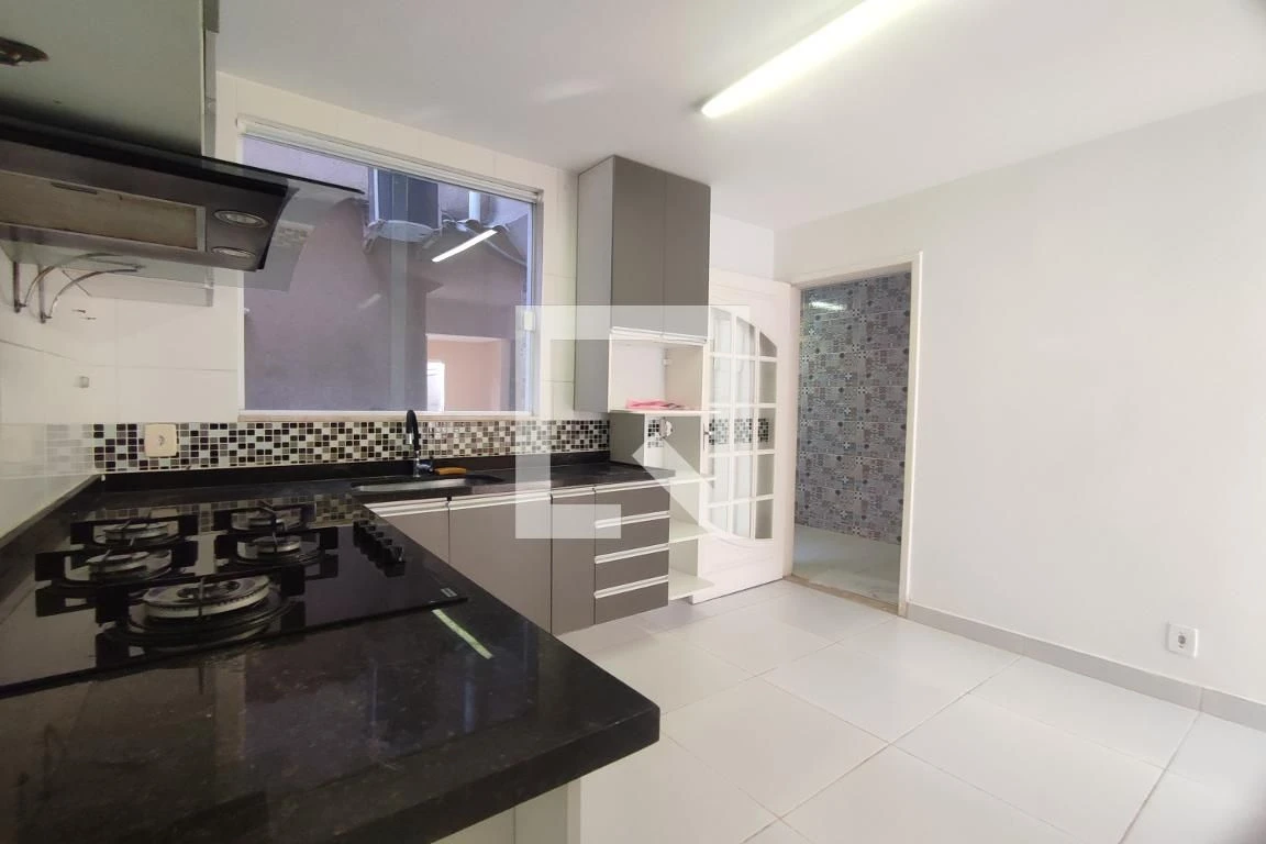 Unfurnished house with 3 bedrooms and 4 bathrooms — photo 48
