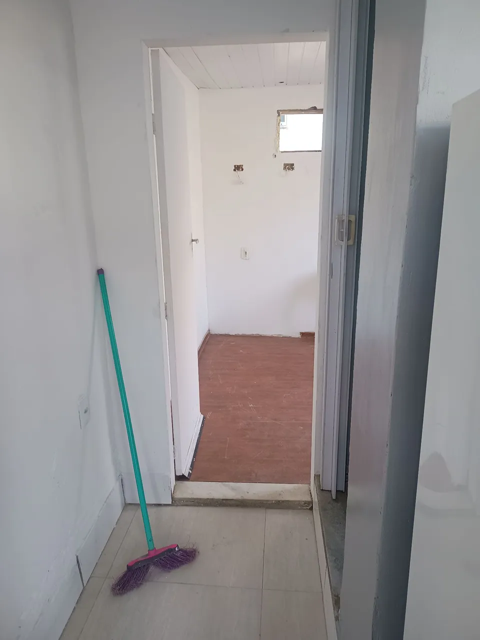 1 quarto e piso de madeira ou laminado: apartamento de 28 m² — photo 8