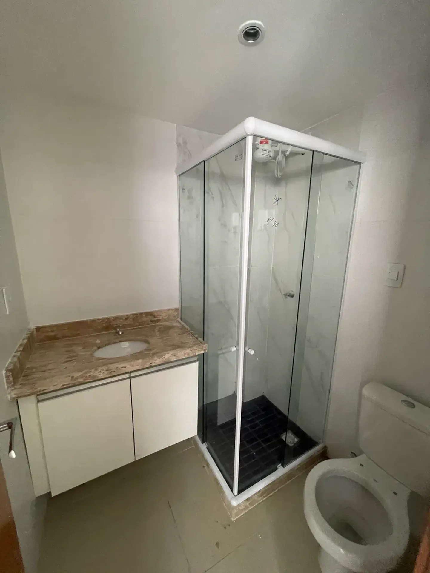 Furnished 1-bedroom apartment with open-plan kitchen — photo 4