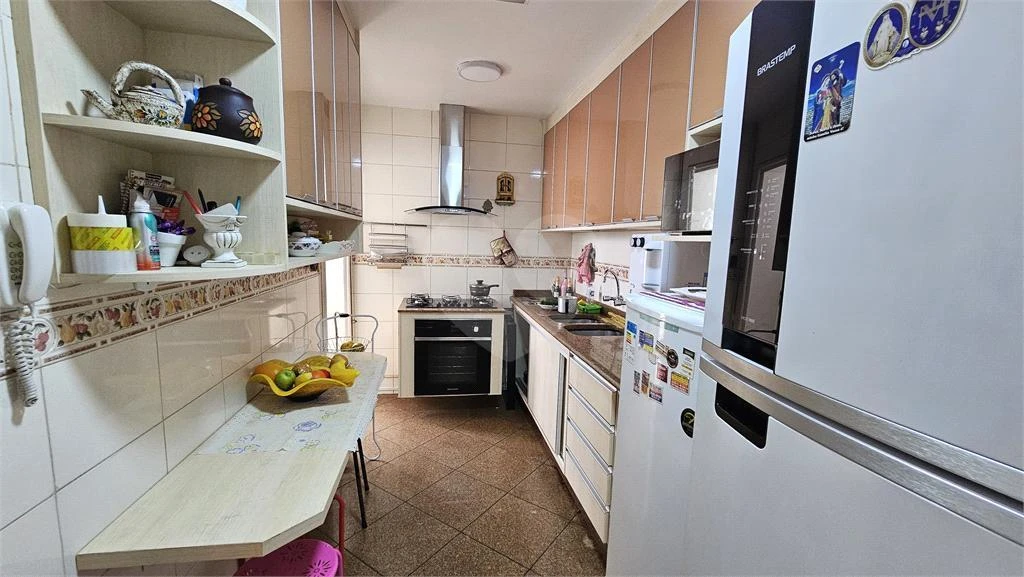 Furnished 127 m² apartment with 3 bedrooms and 3 baths — photo 17