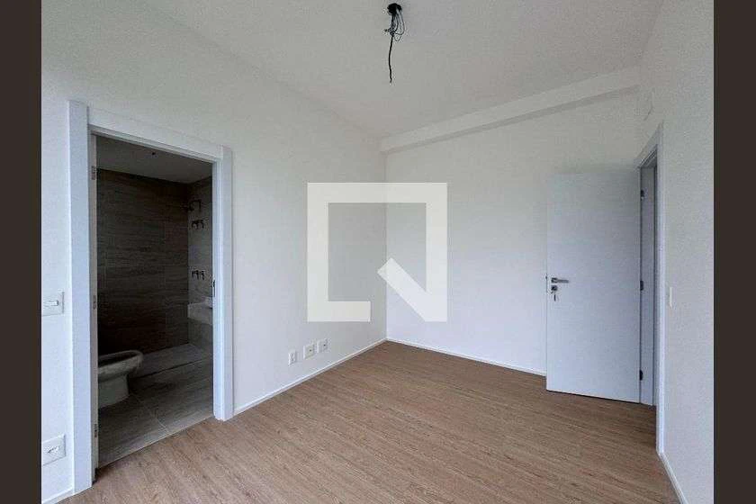 Apartment with 4 en-suite bedrooms and floor-to-ceiling windows — photo 23