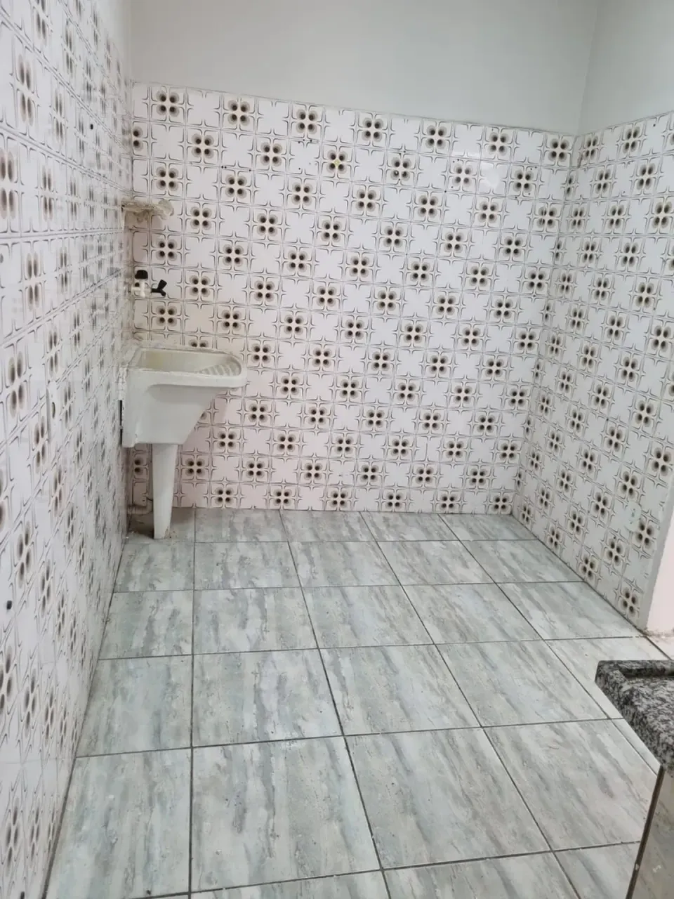 Unfurnished 1-bedroom apartment with tiled floors — photo 6