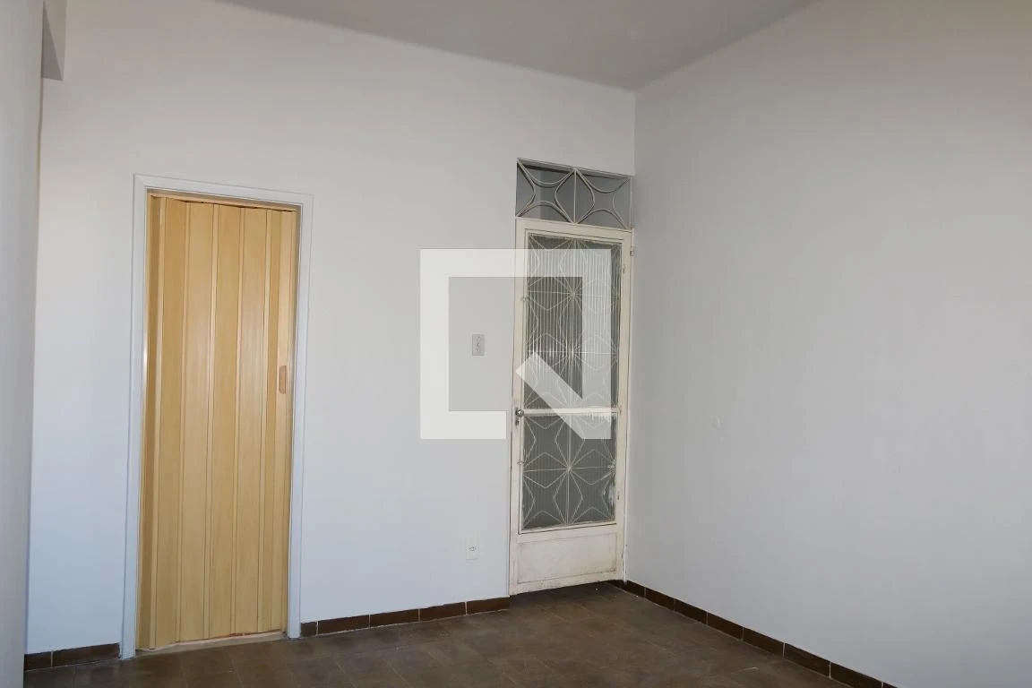 Apartamento com 2 quartos e cozinha fechada com fogão a gás — photo 36