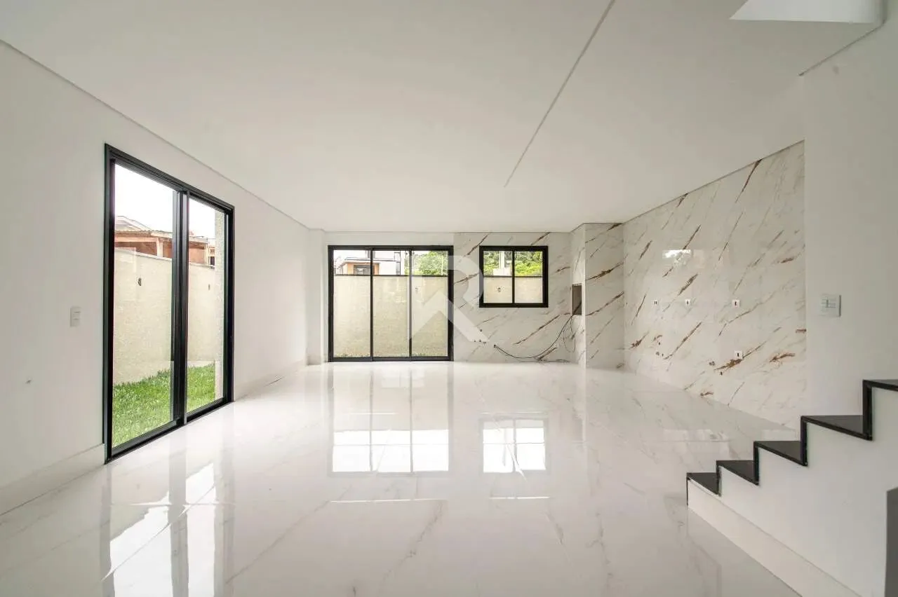 Two-level house with 3 en-suite bedrooms and 2 spots — photo 3
