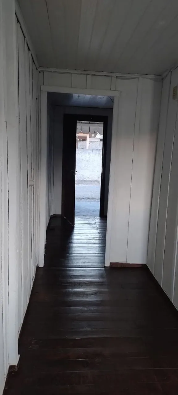 One-bedroom house with wood or laminate floors in Curitiba — photo 5