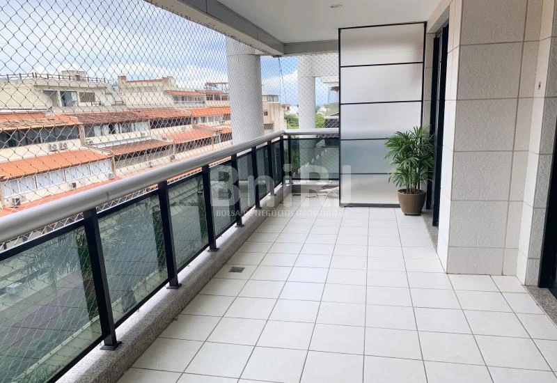 3-bedroom apartment in a building with a pool — photo 39